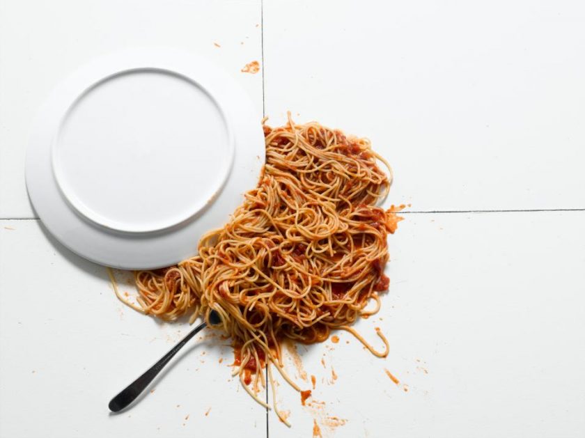 Spagetti Terjatuh di Lantai. Sumber: thesun.co.uk