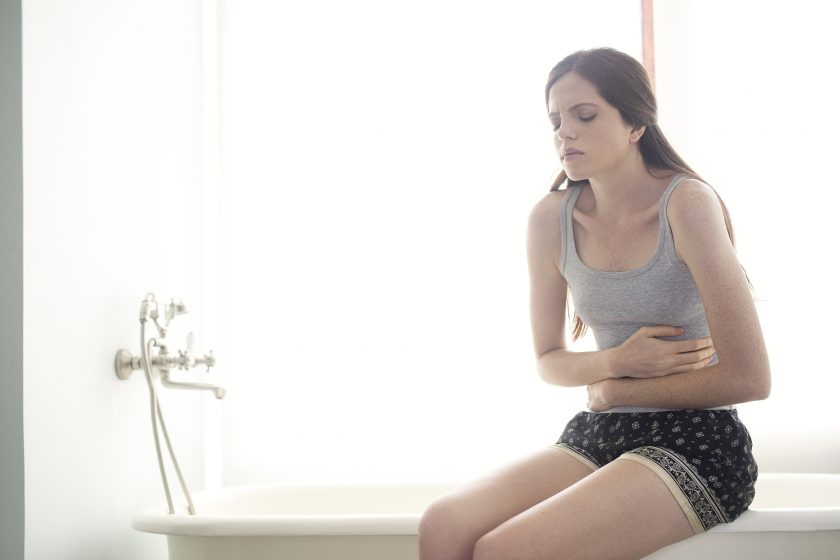 9 Tips meredakan nyeri dan keram perut saat menstruasi