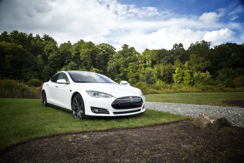 Tesla Luncurkan Mobil Buatan Tiongkok. Sumber: Pixabay